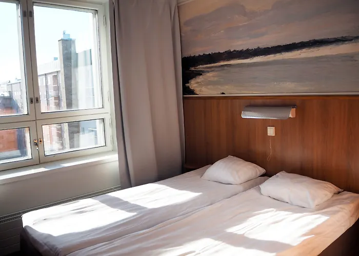 فندق Omena Humalistonkatu 3*