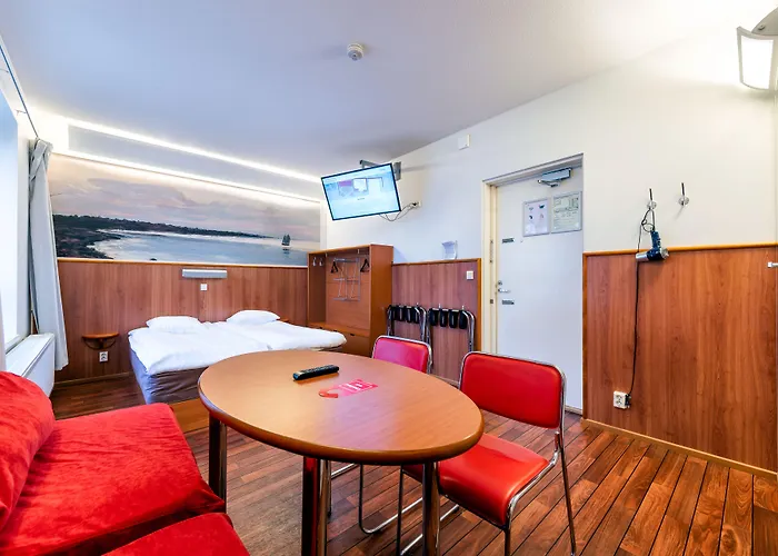 فندق Omena Humalistonkatu 3*