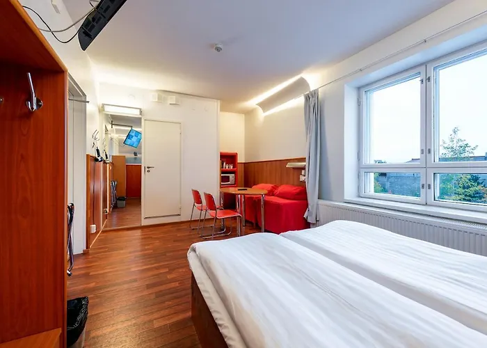 فندق Omena Humalistonkatu 3*